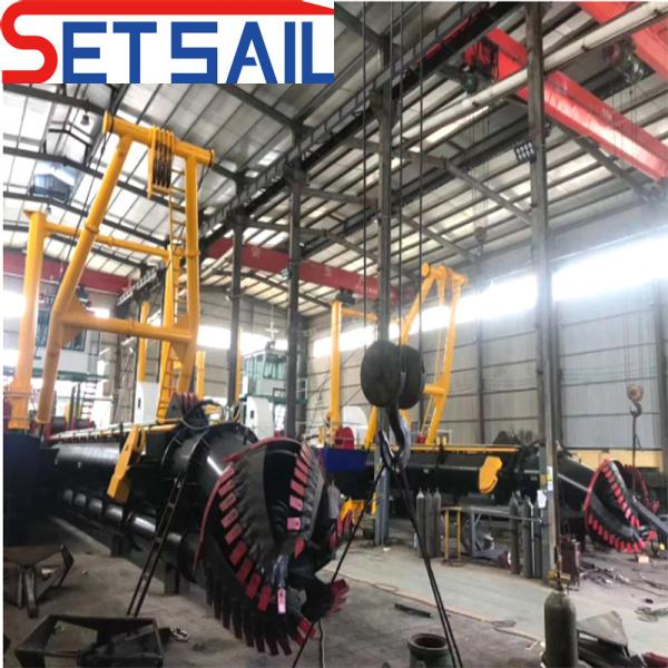 Powerful Cumins 100kw Engine 8inch Cutter Suction Lake Mud Dredger for Sand