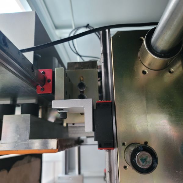 DG500HF DG600HF Rigid Box Wrapping Machine for Gift Box Final Forming Process