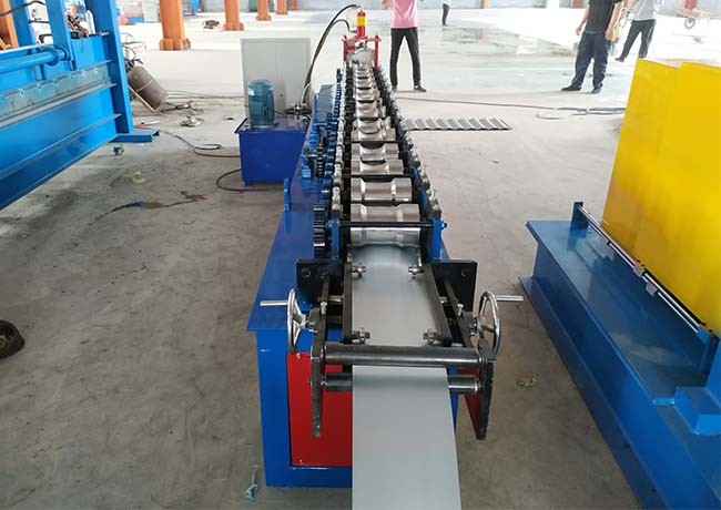 Power 4 KW Roller Shutter Door Roll Forming Machine Chain Size 1 Inch Shaft Diameter ￠38mm