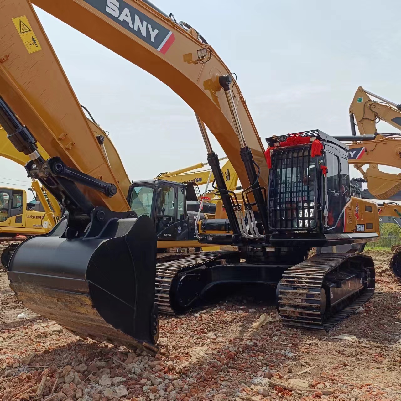 SANY SY305H Excavator with 1.8M³ Bucket Capacity and 30000 KG Machine Weight