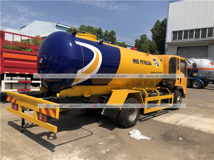 Sinotruk HOWO 8000liters 8cbm LPG Bobtail Truck 3ton 4ton Road Tanker LPG Gas Delivery Truck