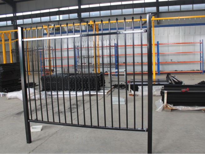 2017 Anping wholesale fence after hot dipped galvanized and PVC powder coated aluminum fence or Garrison fence for Garden
