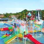 15m Height Large Splash Water Playground Fiberglass Water Play House OEM