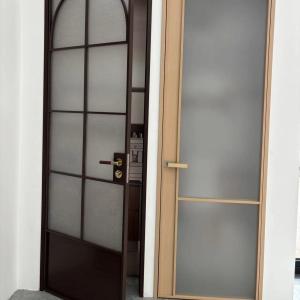 Wholesale Y/N Insect Screen Aluminum Swing Door with Double Tempered Clear Glazing and Magnetic Lock from china suppliers