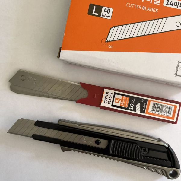 Replacement Frequency Varies Depending On Usage 18mm Blade Cutters Silver