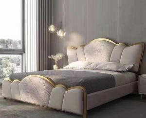 Wholesale Luxurious Hotel Bedroom Furniture Solid Wood King Size Beds from china suppliers