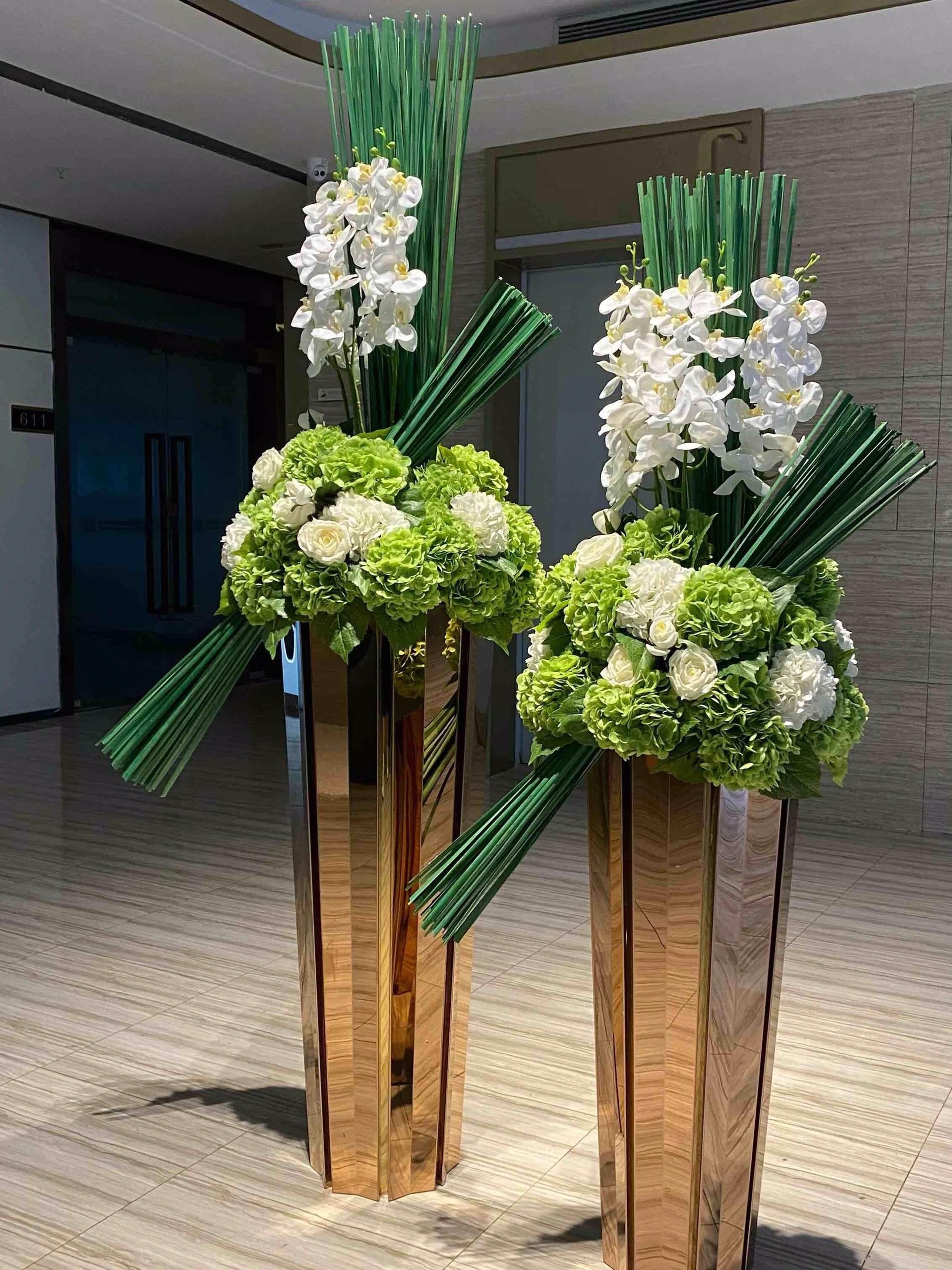 Golden Stainless Steel Outer Frame Planter Plant Bottle For Hotel