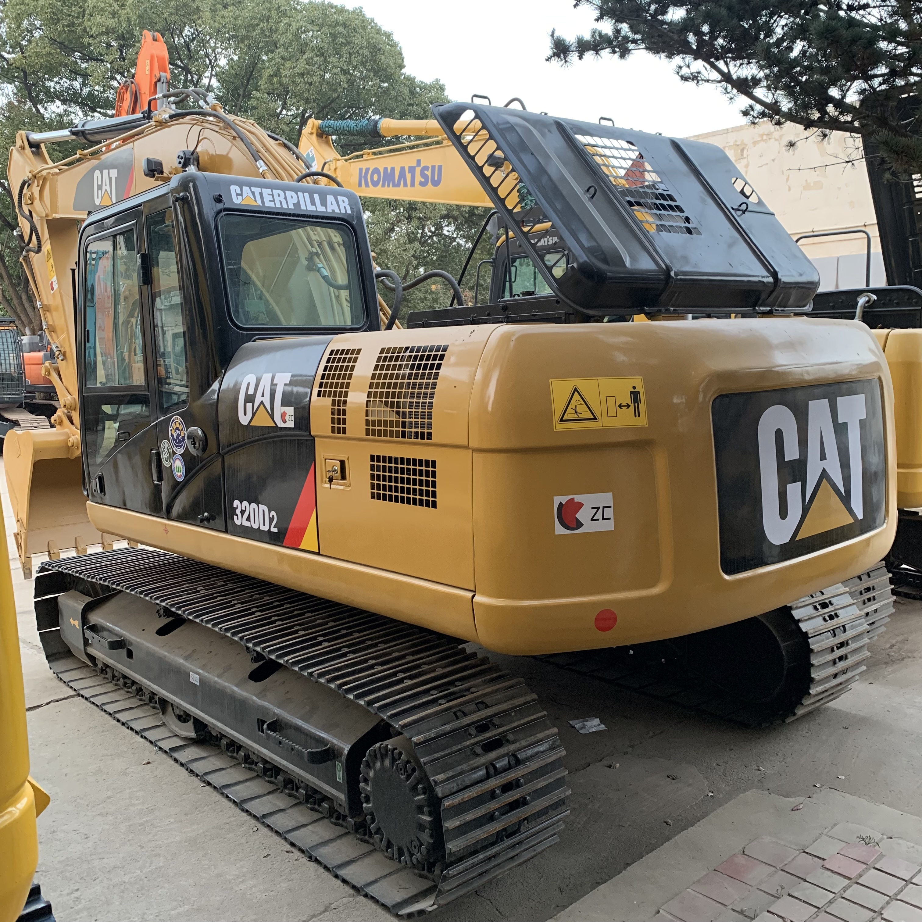 Used Caterpillar 320D2 Excavator Machine Weight 20000 KG
