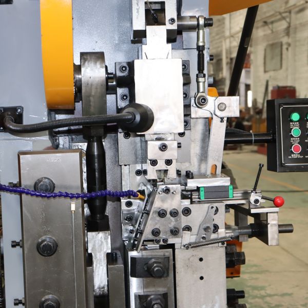 Low Consumption High Speed Straightening Cutter Automatic Bolt Thread Rolling Equipment
