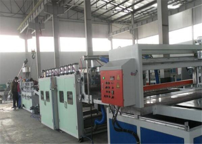 Kitchen Cabinets Furniture WPC Board Production Line Output 340 - 380 kg/H