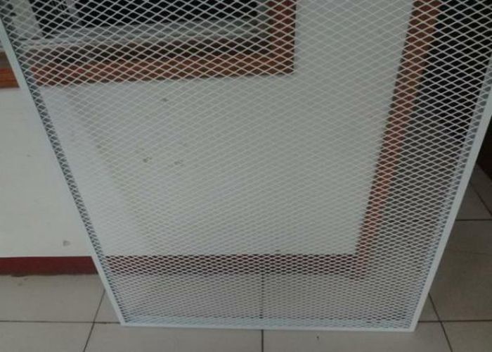 2mm Thickness Expanded Metal Mesh Guard Powder Coated 96inch * 27ft For Window or Door