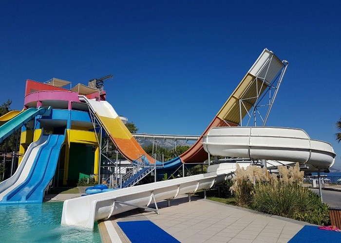 Customizable Platform Height Aqua Park Equipment Constructed with Top- Fiberglass Material