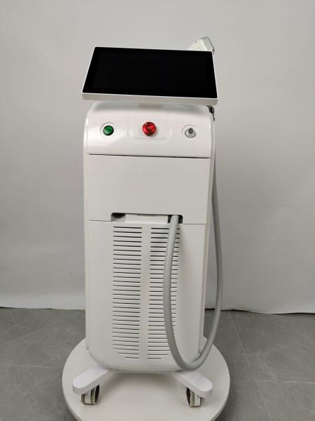 Professional 808nm Diode Laser Hair Removal Machine With 2500W Power Water