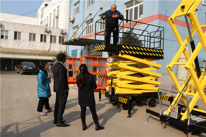 Industrial Aerial Working Platform Hydraulic Electric Motorized Mobile Scissor Lift