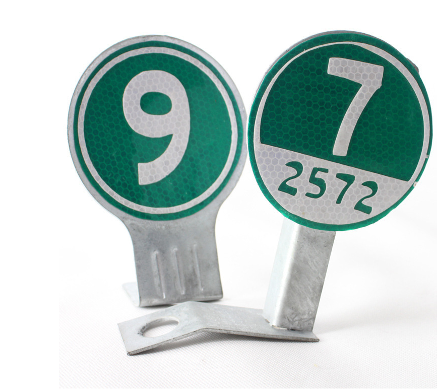 Highway Guardrail Plastic V Type Road Reflectors High Visible Road Stud Reflector