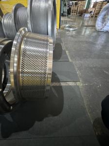 Wholesale 52-55 HRC Hardness Rapid Discharge Pellet Die For SZLH320 Pellet Mill With Long Lifespan from china suppliers