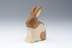 Wholesale Beech Ashtree Wood Carved Bunny Rabbit Figurine OEM Logo from china suppliers