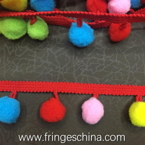 Machine producing OEM wholesale beautiful fabric drapery trimmings beaded pom