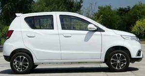 China 5 Seats Petrol Hatchback 105km/H MT AT Euro Standard Four Wheeler Vehicle on sale