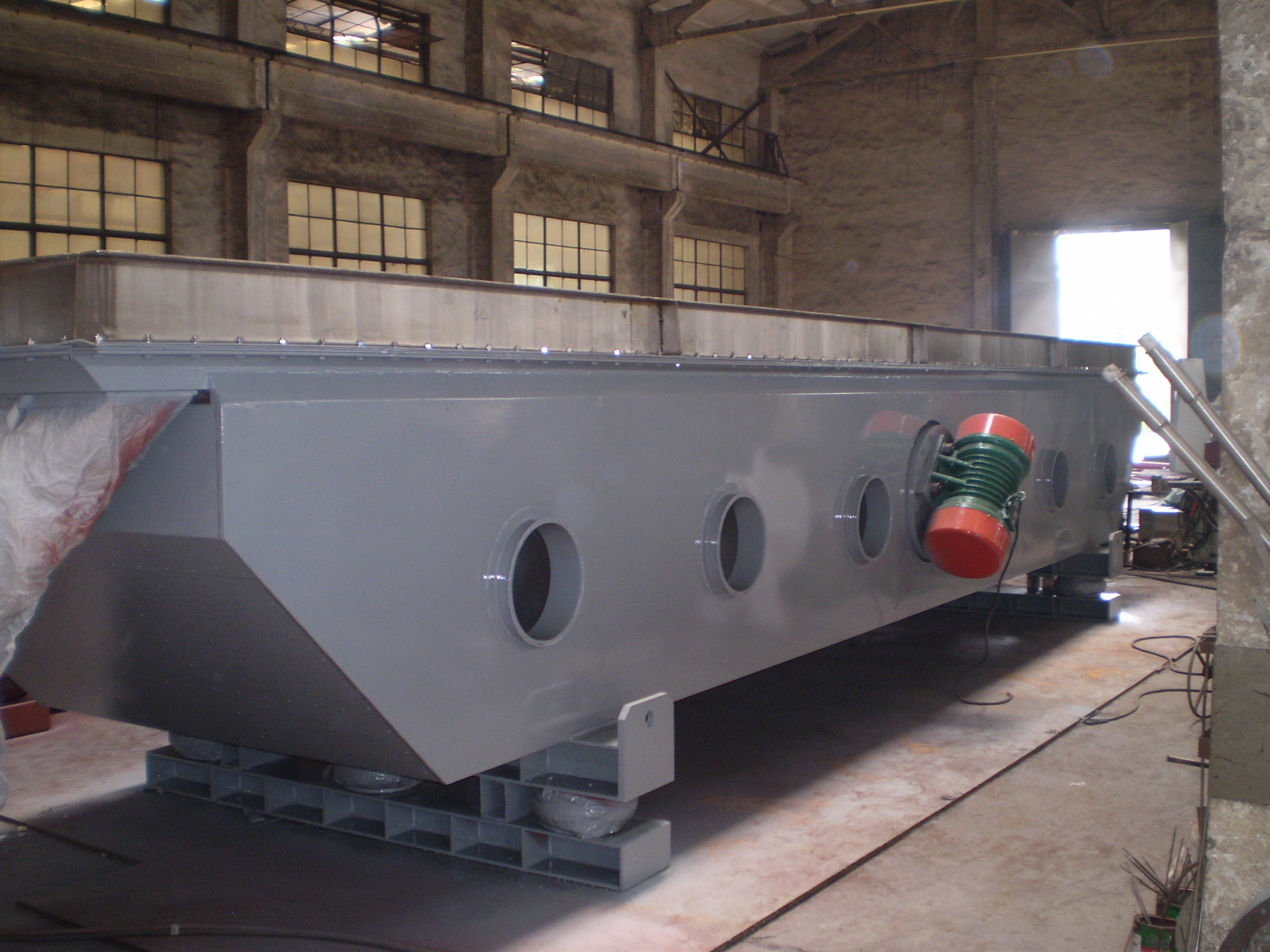 PLC Control Vibrating Fluid Bed Dryer Mechanism Machine Natural Gas Heating Heavy Duty