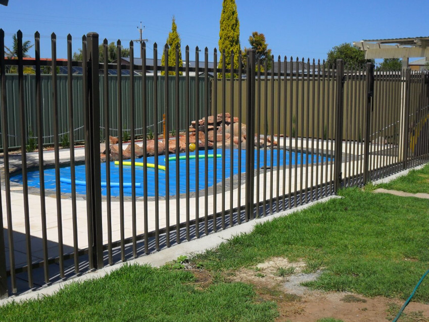Black Q195 2400mm Width Steel Tubular Fencing For Ornamental