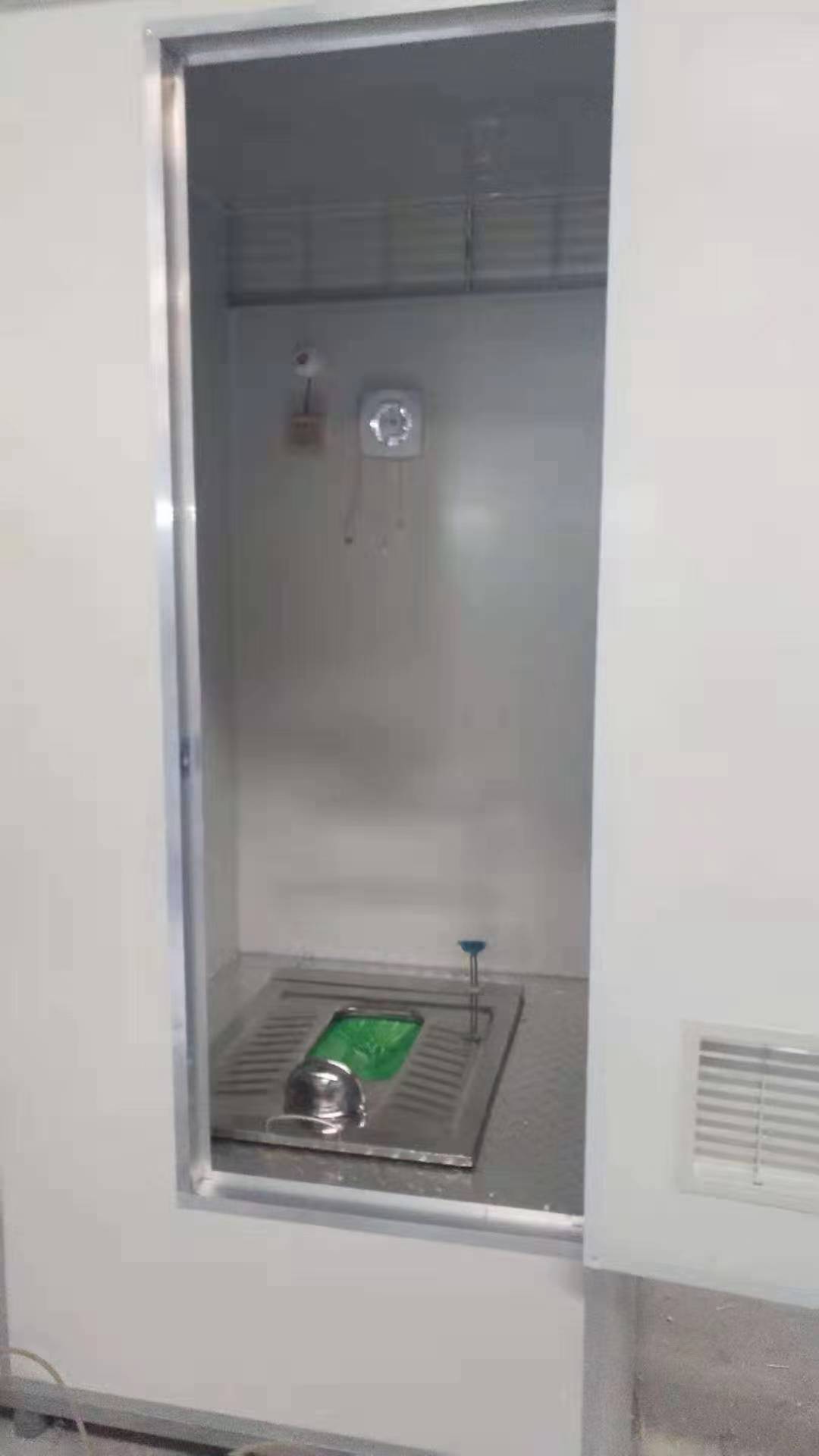 Simple Portable Toilet Shower One Bath Room Rural Early Toilet Renovation Waterless Packaging for Park Renovation Project