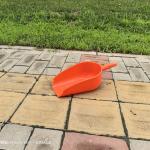 Handy Long Handle Orange Feed Shovels Eco Friendly For Poultry Feeding Poultry